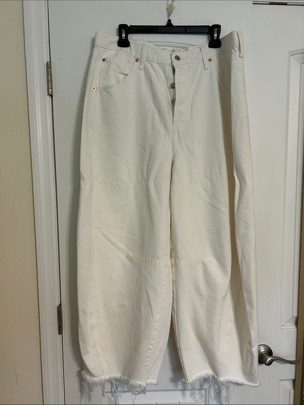 Universal Thread Wide Leg High-Rise Jeans in Cream